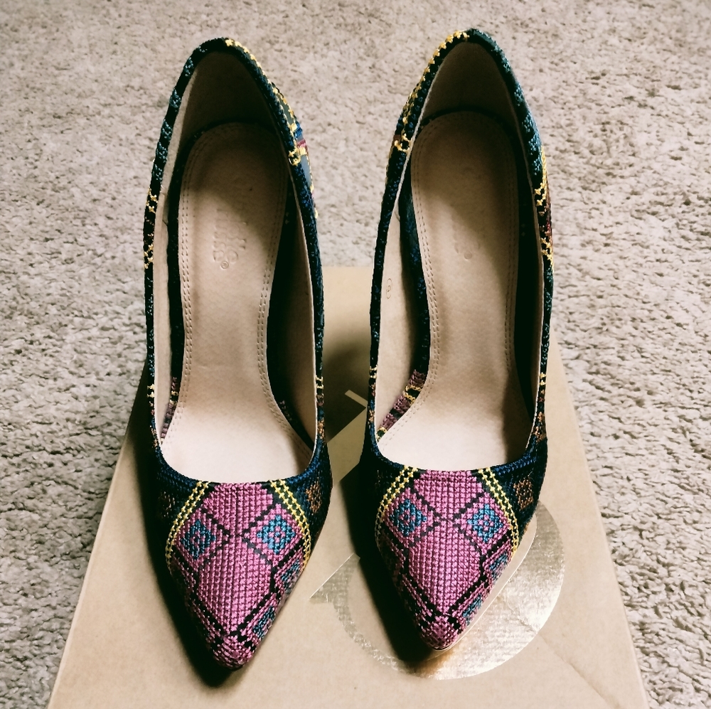 Black shoes with color design aize 6